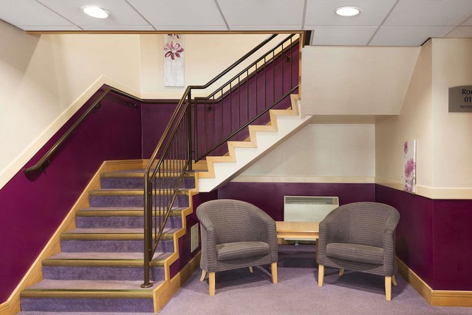 Imagen de los interiores del Hotel Super 8 by Wyndham Durham. Foto 16