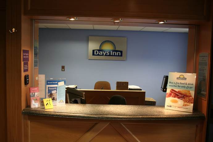 Imagen de los interiores del Hotel Super 8 by Wyndham Durham. Foto 17