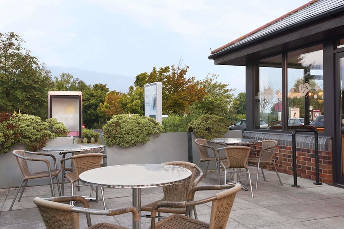 Imagen del bar/restaurante del Hotel Super 8 by Wyndham Durham. Foto 3