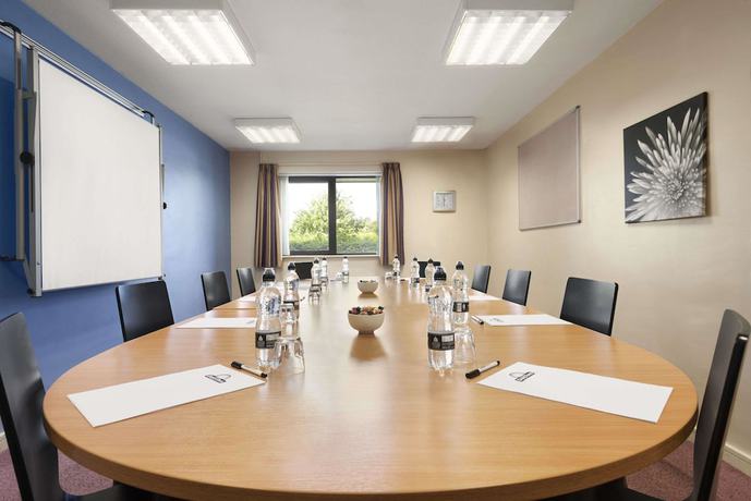 Imagen de los interiores del Hotel Super 8 by Wyndham Durham. Foto 19
