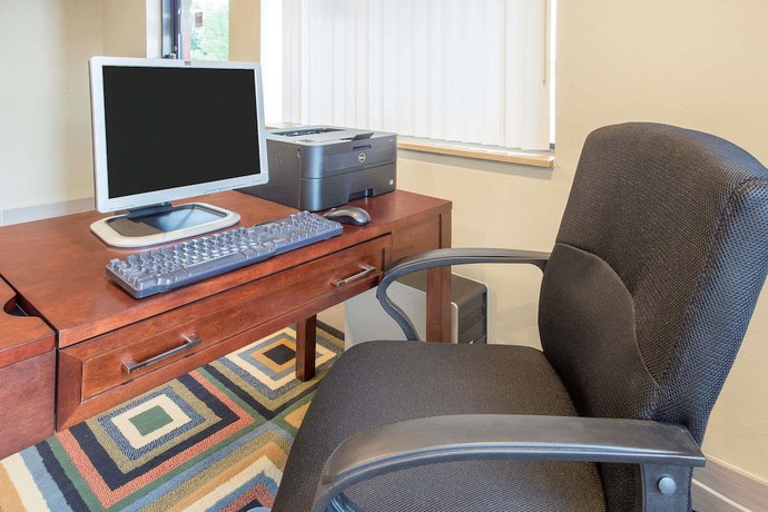 Imagen de los interiores del Hotel Super 8 by Wyndham East Moline. Foto 14