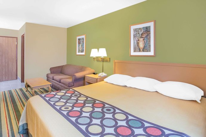 Imagen de la habitación del Hotel Super 8 by Wyndham East Moline. Foto 9