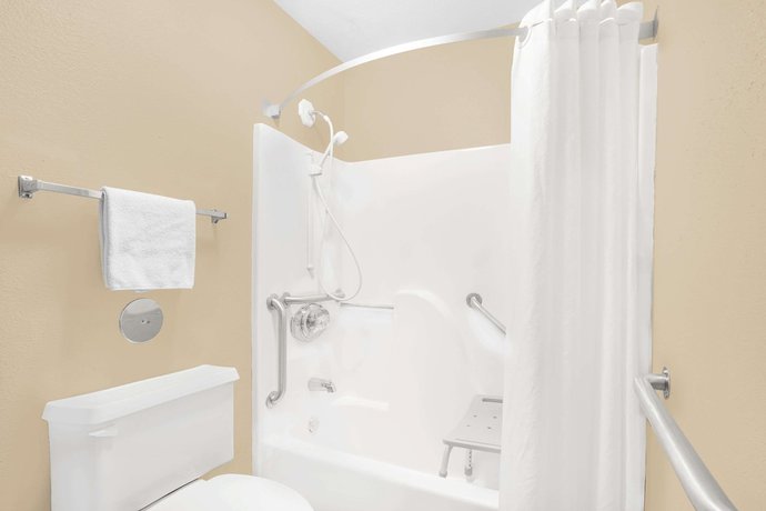 Imagen de la habitación del Hotel Super 8 by Wyndham East Moline. Foto 12