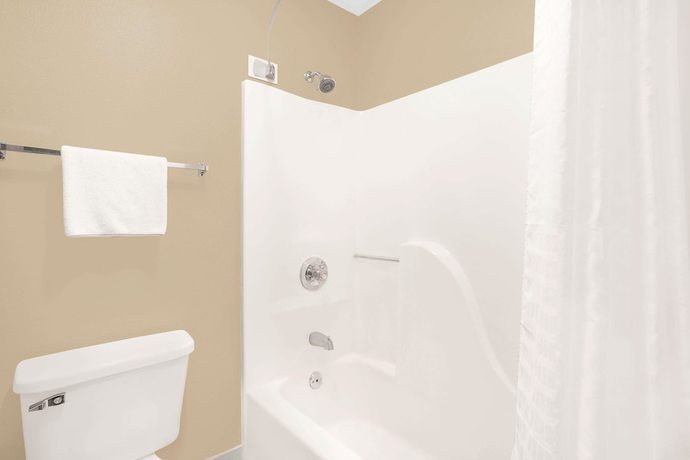 Imagen de la habitación del Hotel Super 8 by Wyndham East Moline. Foto 13