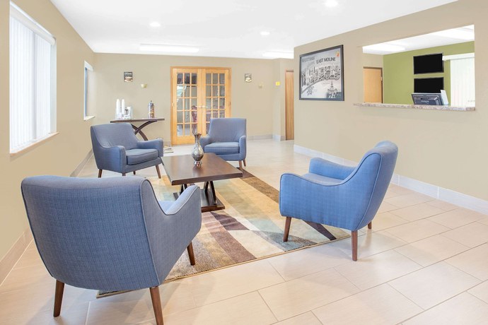 Imagen de los interiores del Hotel Super 8 by Wyndham East Moline. Foto 16