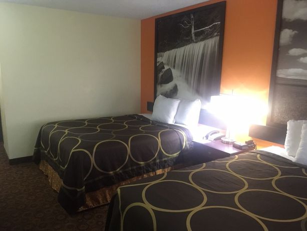 Imagen de la habitación del Hotel Super 8 by Wyndham Emporia. Foto 4