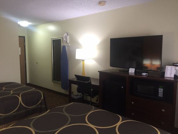 Imagen de la habitación del Hotel Super 8 by Wyndham Emporia. Foto 6