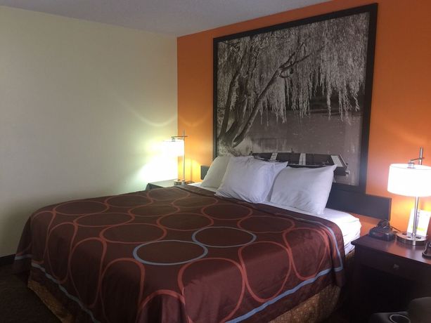 Imagen de la habitación del Hotel Super 8 by Wyndham Emporia. Foto 7