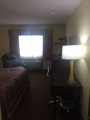 Imagen de la habitación del Hotel Super 8 by Wyndham Emporia. Foto 8
