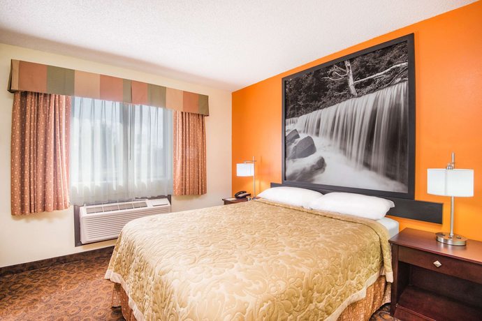 Imagen de la habitación del Hotel Super 8 by Wyndham Emporia. Foto 9