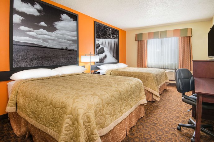 Imagen de la habitación del Hotel Super 8 by Wyndham Emporia. Foto 10