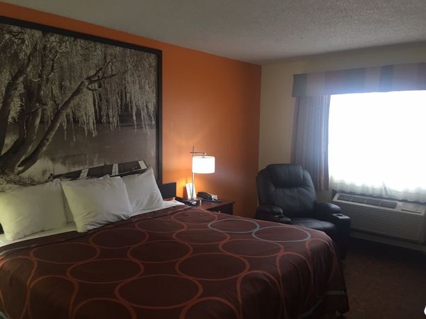 Imagen de la habitación del Hotel Super 8 by Wyndham Emporia. Foto 13