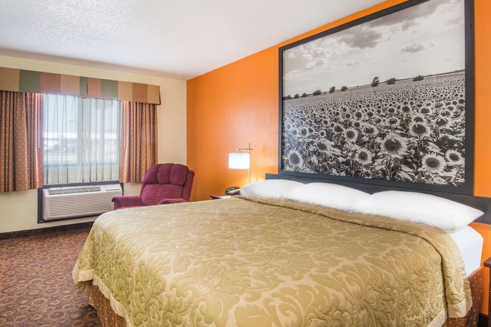 Imagen de la habitación del Hotel Super 8 by Wyndham Emporia. Foto 15