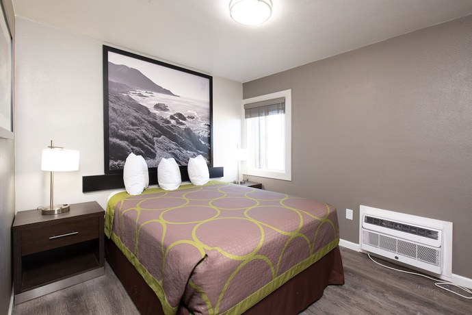 Imagen de la habitación del Hotel Super 8 by Wyndham Eureka. Foto 5