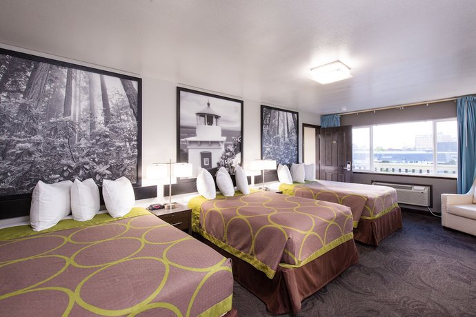 Imagen de la habitación del Hotel Super 8 by Wyndham Eureka. Foto 8