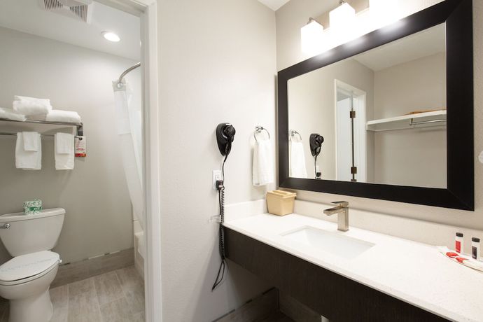Imagen de la habitación del Hotel Super 8 by Wyndham Eureka. Foto 13