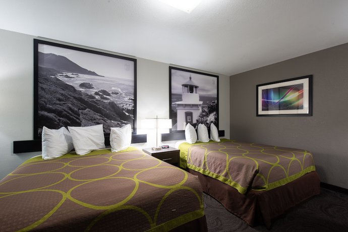 Imagen de la habitación del Hotel Super 8 by Wyndham Eureka. Foto 14