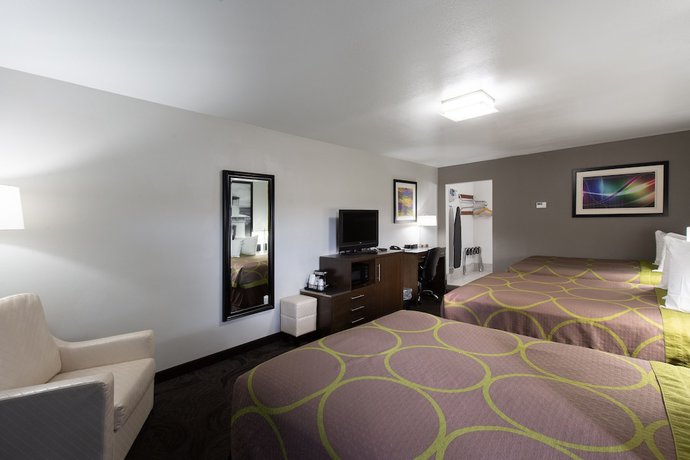 Imagen de la habitación del Hotel Super 8 by Wyndham Eureka. Foto 17