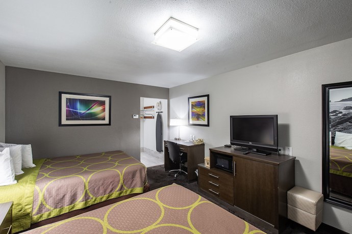 Imagen de la habitación del Hotel Super 8 by Wyndham Eureka. Foto 18
