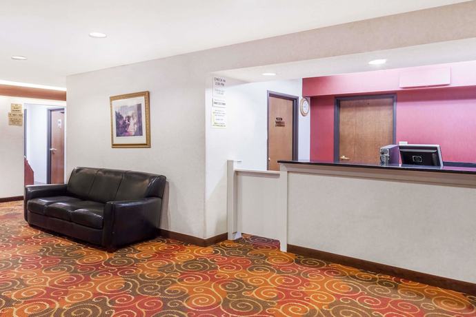 Imagen de los interiores del Hotel Super 8 by Wyndham Evansville North. Foto 16