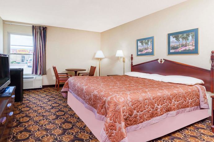 Imagen de la habitación del Hotel Super 8 by Wyndham Evansville North. Foto 10