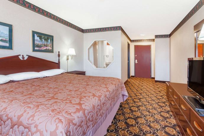 Imagen de la habitación del Hotel Super 8 by Wyndham Evansville North. Foto 12