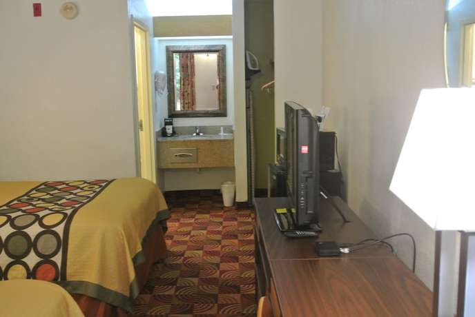 Imagen de la habitación del Hotel Super 8 by Wyndham Fayetteville, FAYETTEVILLE. Foto 2