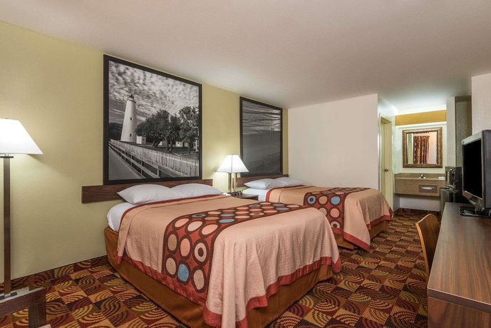 Imagen de la habitación del Hotel Super 8 by Wyndham Fayetteville, FAYETTEVILLE. Foto 7