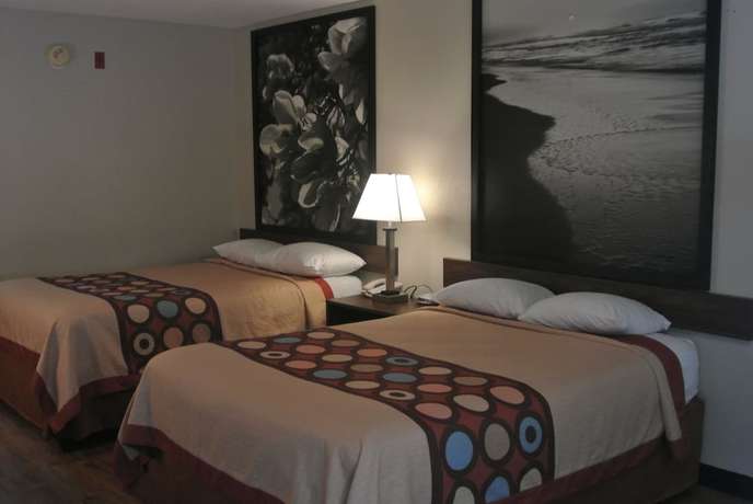 Imagen de la habitación del Hotel Super 8 by Wyndham Fayetteville, FAYETTEVILLE. Foto 12