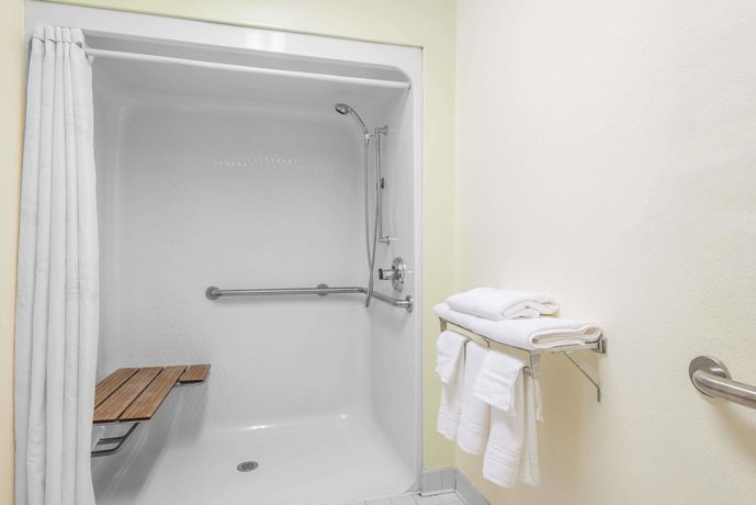 Imagen de la habitación del Hotel Super 8 by Wyndham Fayetteville, FAYETTEVILLE. Foto 15