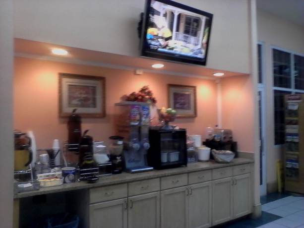 Imagen de los interiores del Hotel Super 8 by Wyndham Fayetteville, FAYETTEVILLE. Foto 17