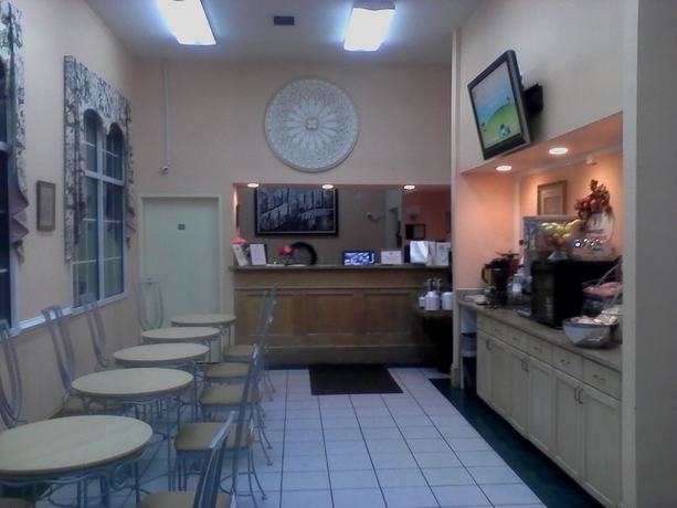 Imagen de los interiores del Hotel Super 8 by Wyndham Fayetteville, FAYETTEVILLE. Foto 18