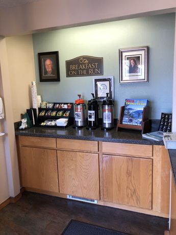 Imagen del bar/restaurante del Hotel Super 8 by Wyndham Florence OR. Foto 2