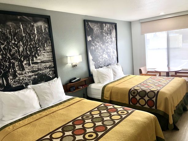Imagen de la habitación del Hotel Super 8 by Wyndham Fort Bragg. Foto 6