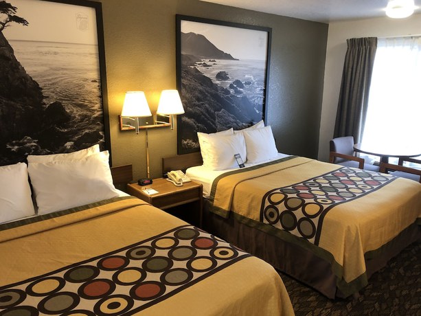 Imagen de la habitación del Hotel Super 8 by Wyndham Fort Bragg. Foto 18