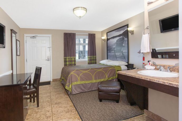 Imagen de la habitación del Hotel Super 8 by Wyndham Fort McMurray. Foto 4