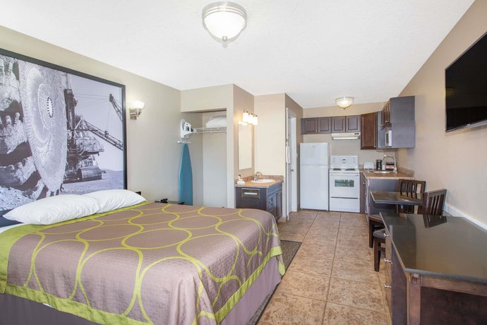 Imagen de la habitación del Hotel Super 8 by Wyndham Fort McMurray. Foto 5