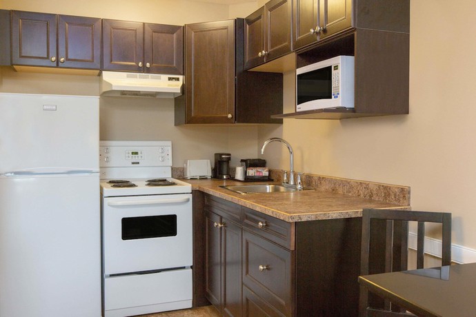 Imagen de la habitación del Hotel Super 8 by Wyndham Fort McMurray. Foto 6