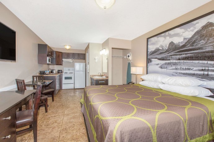 Imagen de la habitación del Hotel Super 8 by Wyndham Fort McMurray. Foto 9