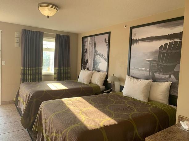 Imagen de la habitación del Hotel Super 8 by Wyndham Fort McMurray. Foto 13
