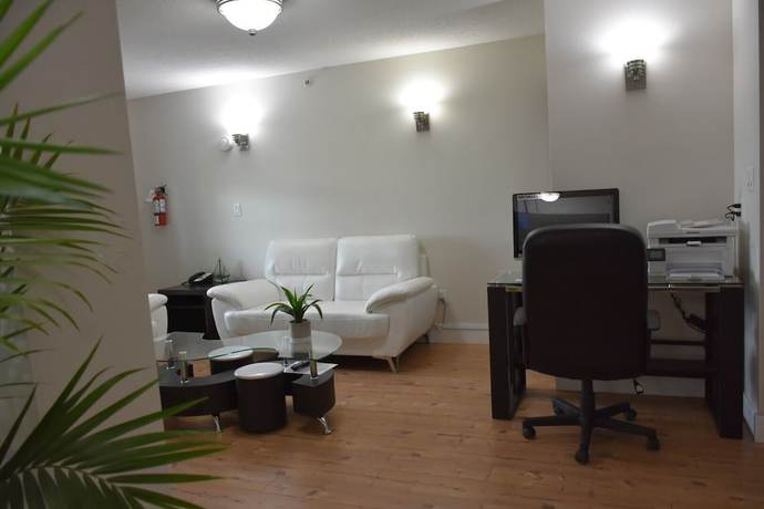 Imagen de los interiores del Hotel Super 8 by Wyndham Fort McMurray. Foto 19