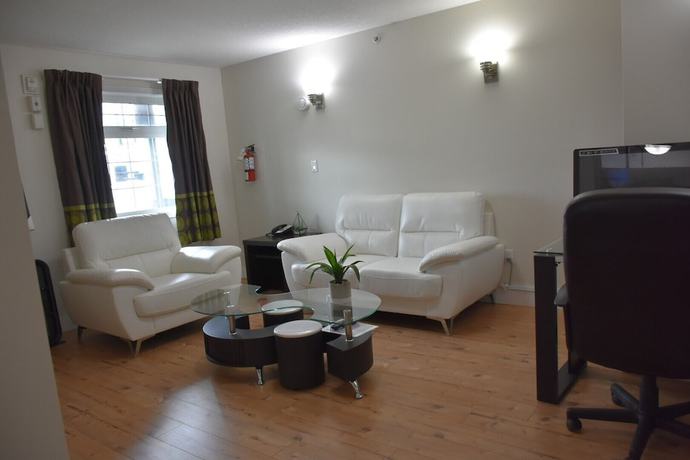 Imagen de los interiores del Hotel Super 8 by Wyndham Fort McMurray. Foto 20