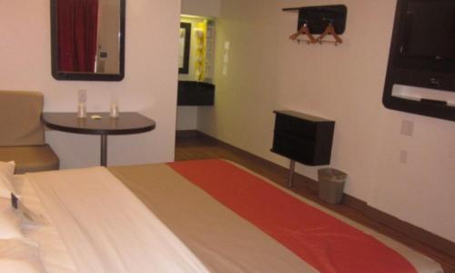 Imagen de la habitación del Hotel Super 8 by Wyndham Fort Smith. Foto 8