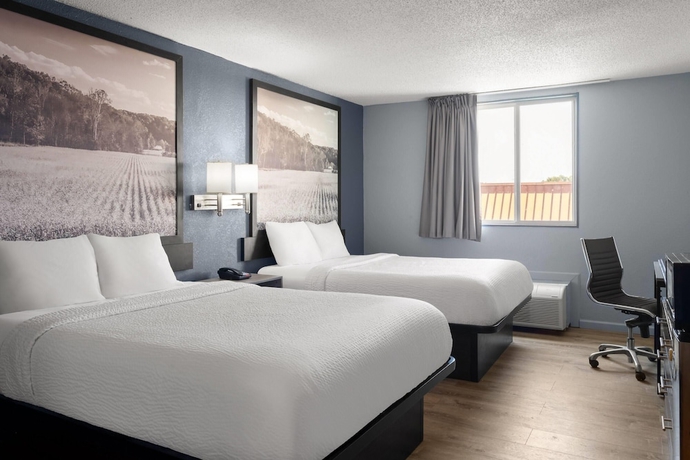 Imagen de la habitación del Hotel Super 8 by Wyndham Fort Wayne. Foto 2