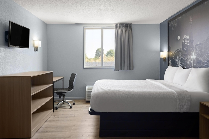 Imagen de la habitación del Hotel Super 8 by Wyndham Fort Wayne. Foto 5
