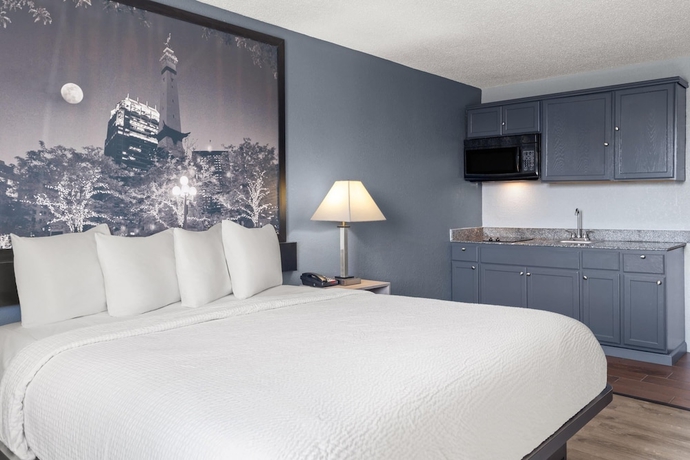 Imagen de la habitación del Hotel Super 8 by Wyndham Fort Wayne. Foto 6