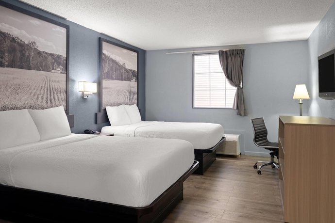 Imagen de la habitación del Hotel Super 8 by Wyndham Fort Wayne. Foto 7