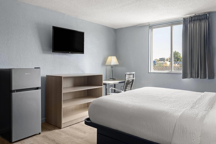 Imagen de la habitación del Hotel Super 8 by Wyndham Fort Wayne. Foto 8