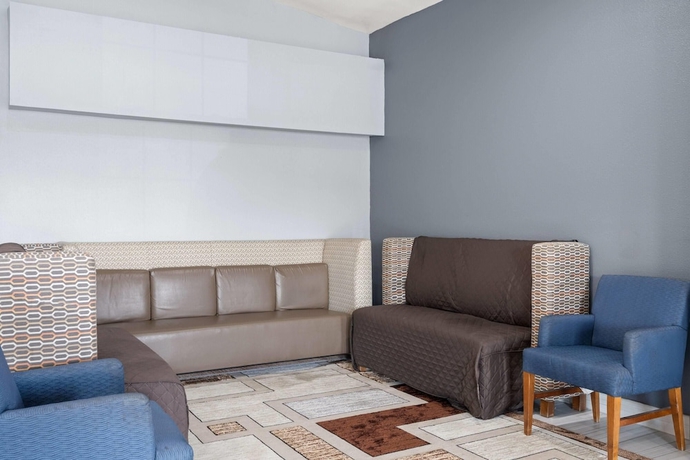 Imagen de los interiores del Hotel Super 8 by Wyndham Fort Wayne. Foto 15