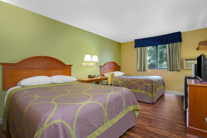 Imagen de la habitación del Hotel Super 8 by Wyndham Gainesville I-75 Hospital/University Area. Foto 5